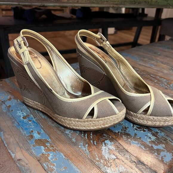 Vintage Prada Taupe and Cream/White Wedges, SZ 38 - Picture 6 of 7